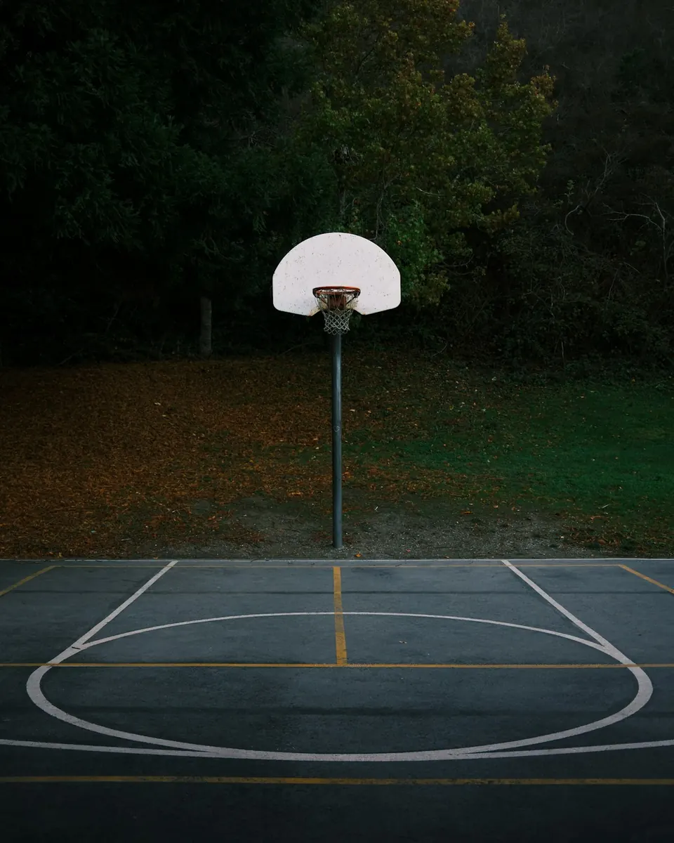 Açık basketbol sahası ve pota