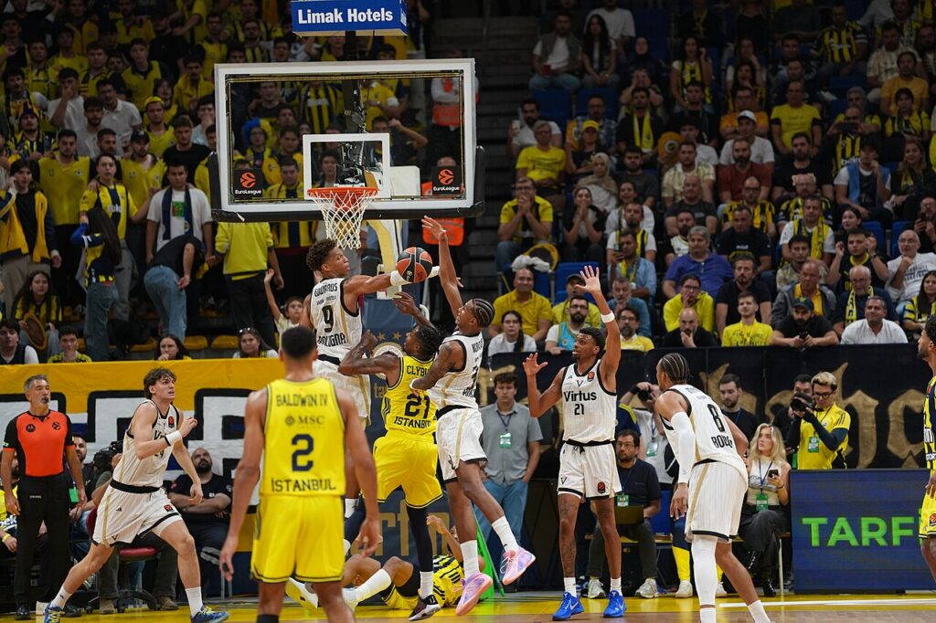 Fenerbahçe–Virtus Bologna, 25 Eylül 2026 EuroLeague maçından bir an. Bayern Münih maçına ait değildir.