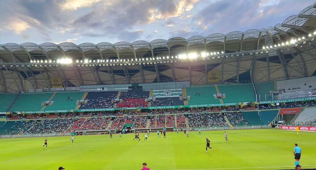 2026–27 Süper Lig sezonundan Konyaspor–Çaykur Rizespor maçı, 15 Ağustos 2026. Millî ara gününe ait değildir.